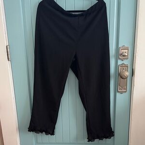 Black Women's Cropped Ruffle-Hem Pants